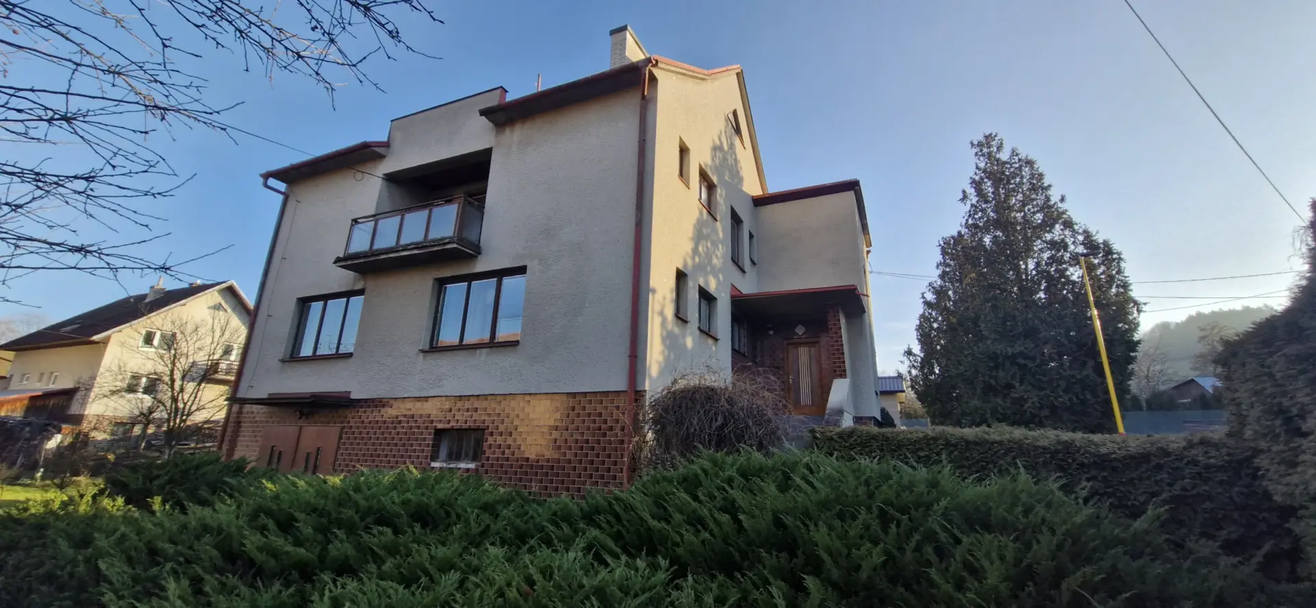 Prodej dvougeneračního rodinného domu 7+2 v Sehradicích