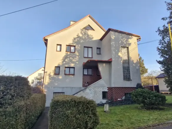 Prodej dvougeneračního rodinného domu 7+2 v Sehradicích