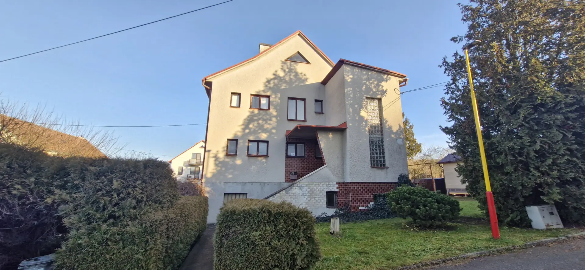 Prodej dvougeneračního rodinného domu 7+2 v Sehradicích