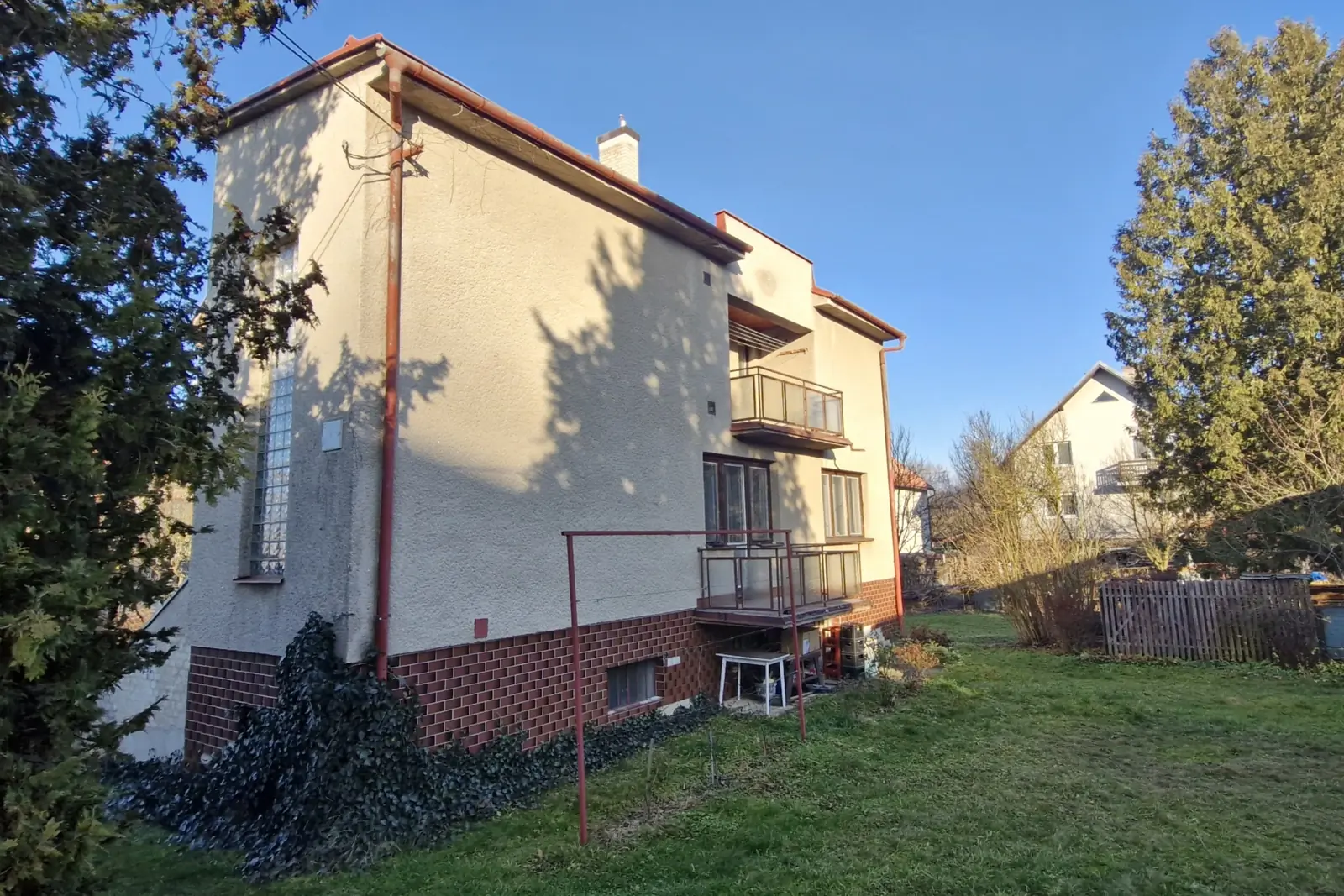 Prodej dvougeneračního rodinného domu 7+2 v Sehradicích