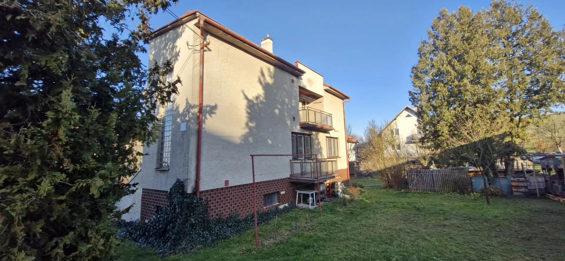 Prodej dvougeneračního rodinného domu 7+2 v Sehradicích