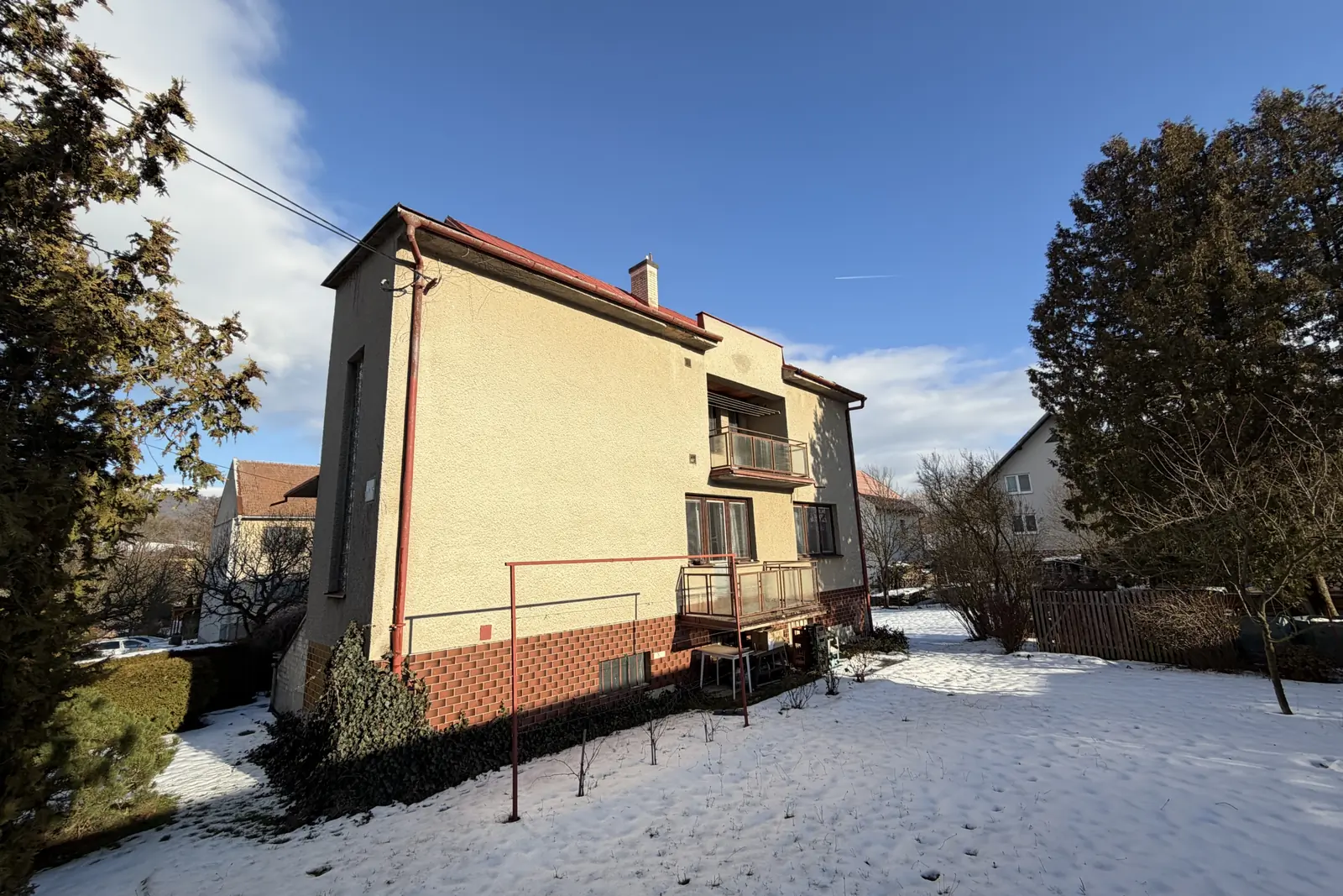 Prodej dvougeneračního rodinného domu 7+2 v Sehradicích